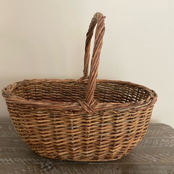 Hand Woven Basket 13” L x 10 W x 6” H Farmhouse Rustic Brown Handle - Picture 3 of 6